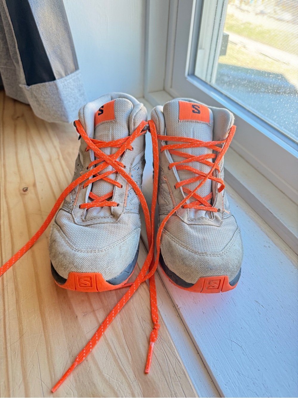 Salomon Lightweight Waterproof Hiking Boots - Big Kid size 4